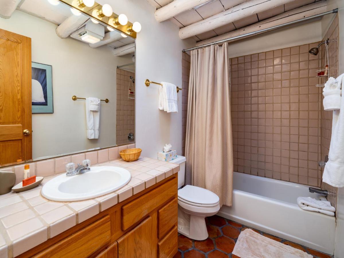 Casita Don Manuel, 1 Bedroom, Sleeps 2, Private Yard, Grill, Kiva Fireplace Santa Fe Exterior foto
