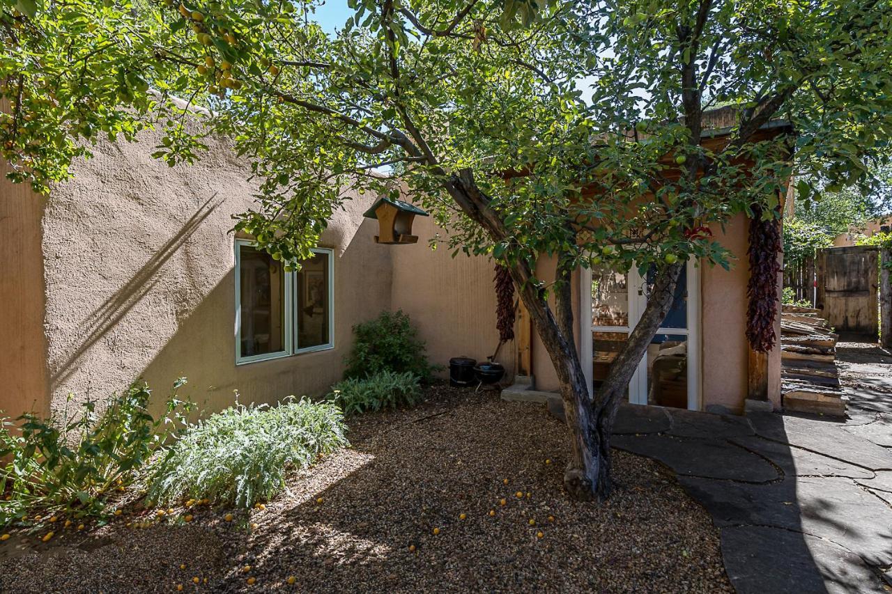 Casita Don Manuel, 1 Bedroom, Sleeps 2, Private Yard, Grill, Kiva Fireplace Santa Fe Exterior foto