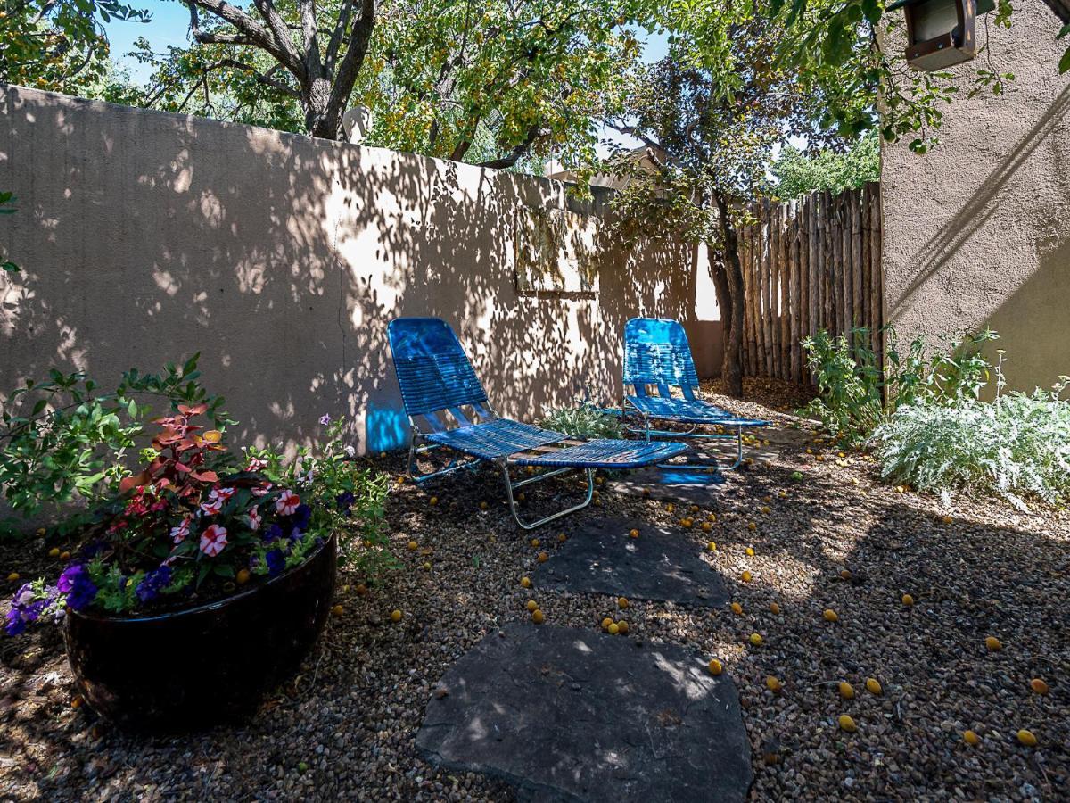 Casita Don Manuel, 1 Bedroom, Sleeps 2, Private Yard, Grill, Kiva Fireplace Santa Fe Exterior foto